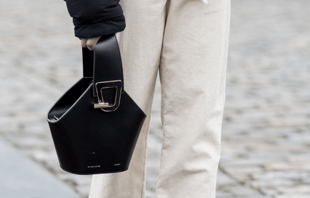 Close-up of Danse Lente's centre-handle bag in black.